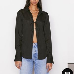 Frame Delicate Tie Front Top in Noir